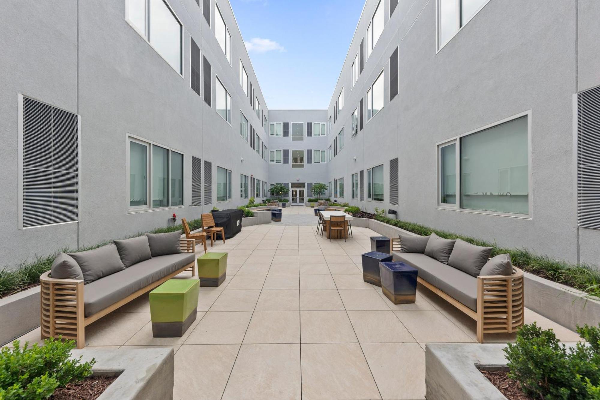 Element Hampton Peninsula Town Center Hotel Exterior foto